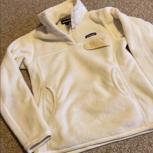 Patagonia cream fleece pullover